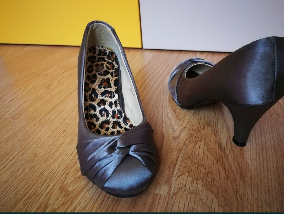 Елегантни обувки на нисък ток