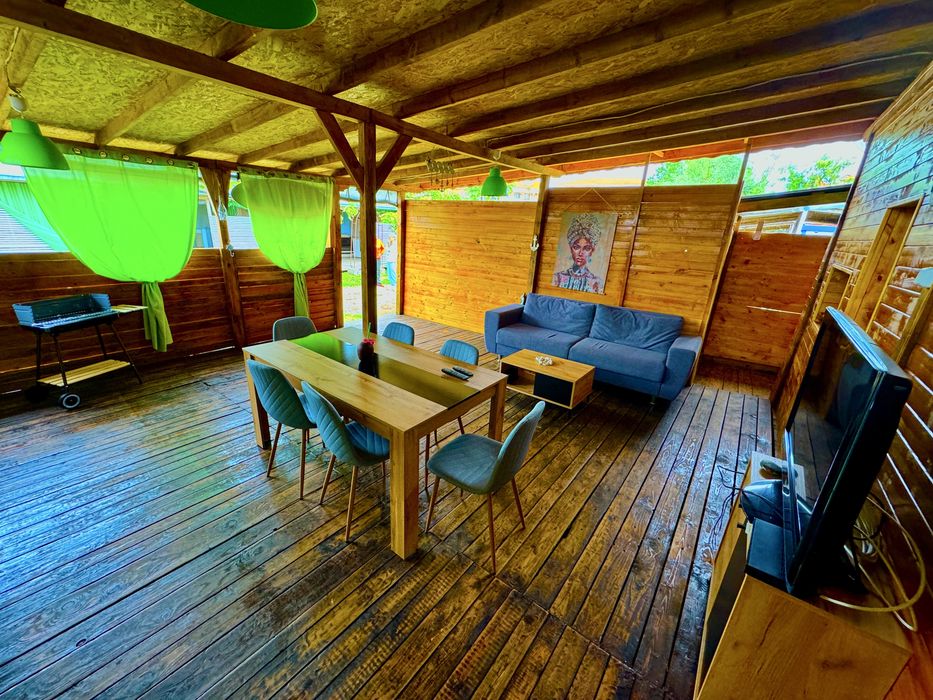 Каравана с веранда 60кв. + баня и тоалетна