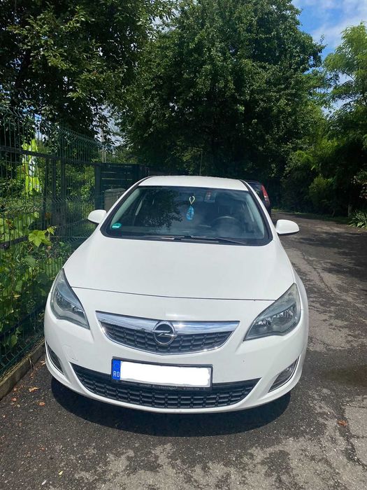 Opel Astra J 1.4 TURBO Benzină – 2011 –