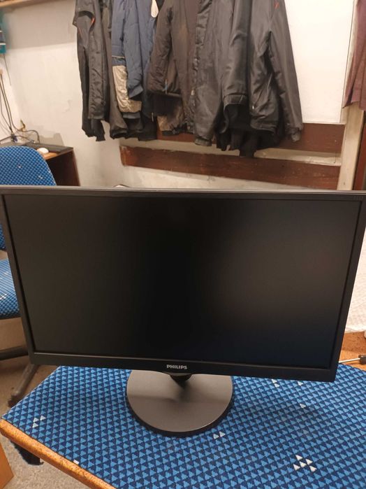 Продавам монитор PHILIPS 24инча