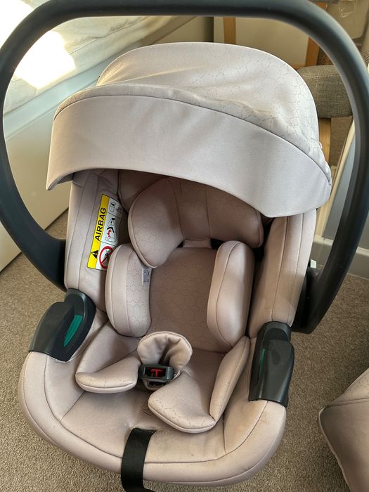 Детска количка Egg2 – пълен комплект, отлично състояние