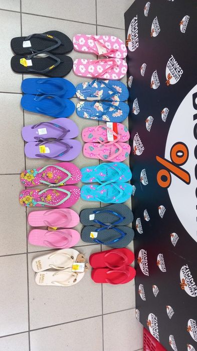 Vand lot 100 de perechi de slapi de plaja - lichidare de stoc