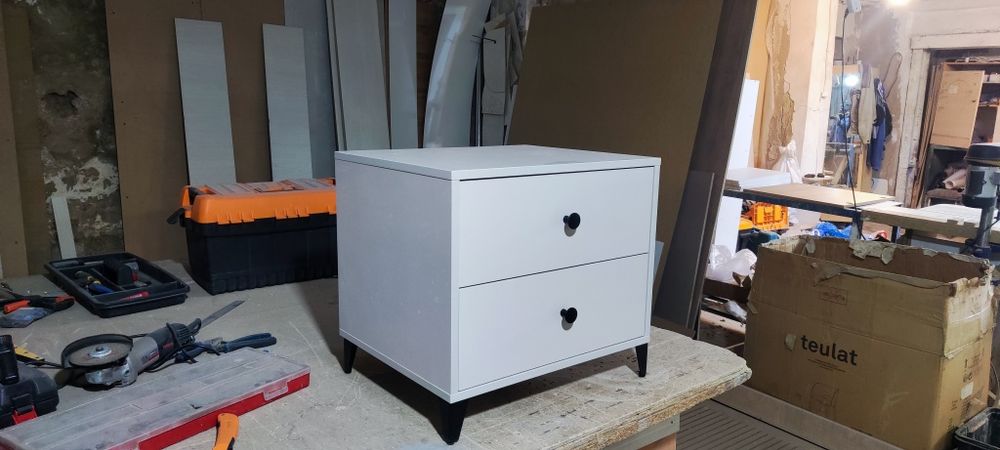 Тумбочка прикроватная