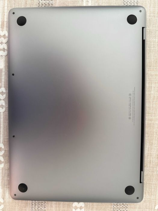 MacBook Pro 13 2019, 16 ГБ, 256 ГБ