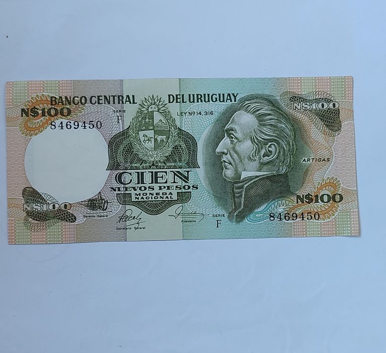 100 уругвайски песо