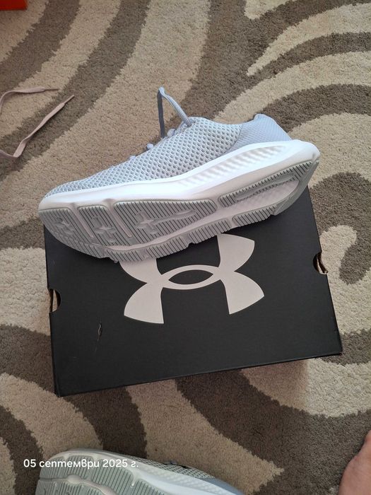 Under armour маратонки модел charged