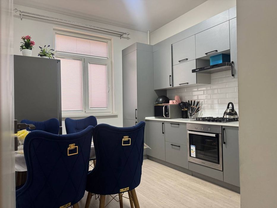 Assalom sohilda 2 xonalik uy sotiladi