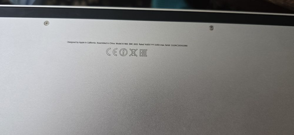 MacBook Air A1466 EMC 2632 – Отлично състояние с Windows 10