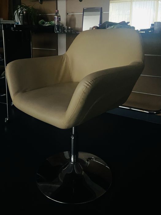 Фризьорски стол с хидравлика