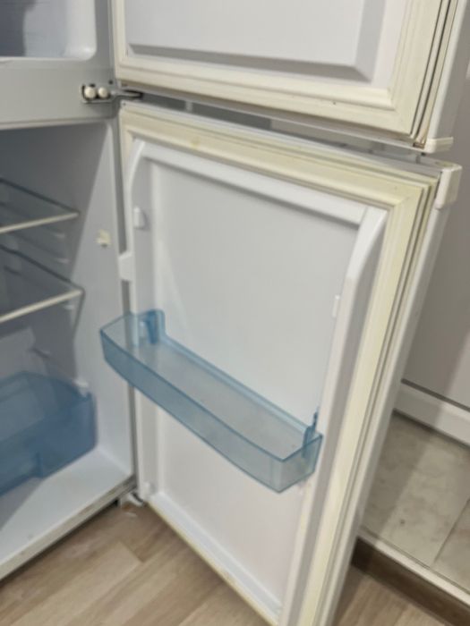 Холодильник  белый