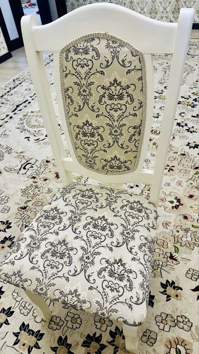 Срочно продам стол со стульями