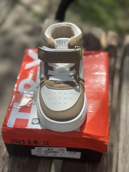 Детские кроссовки