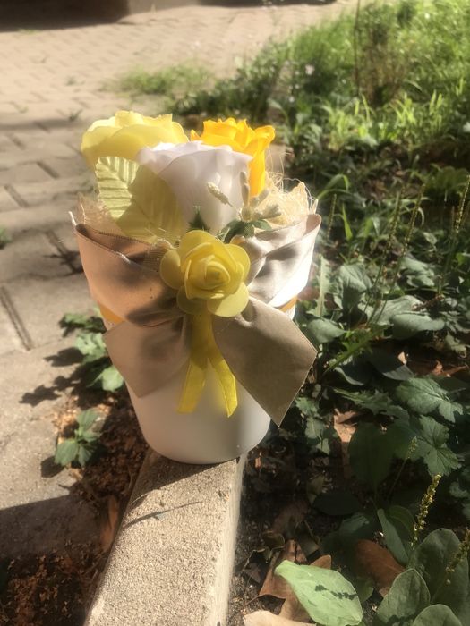 Предлагам  декорирани свещи,сапунени рози и други