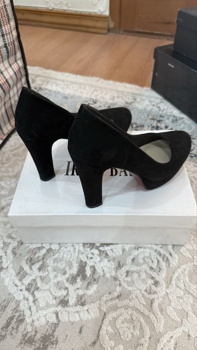 Продам замшевые туфли