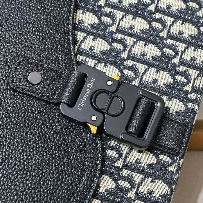 Стильный барсетка от DIOR