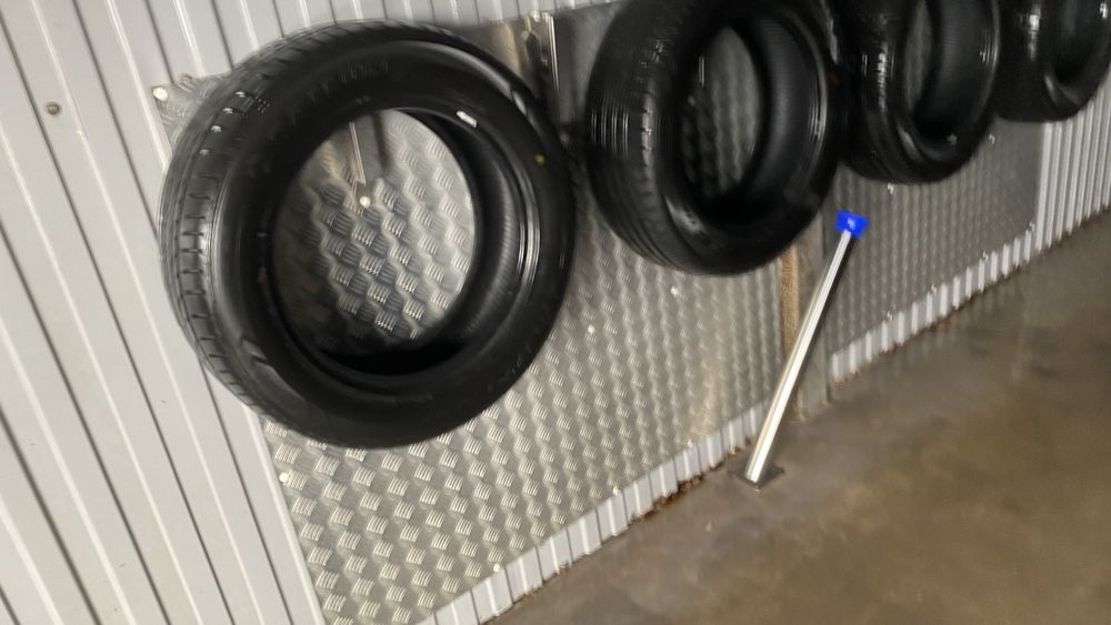 Продам шины на 18