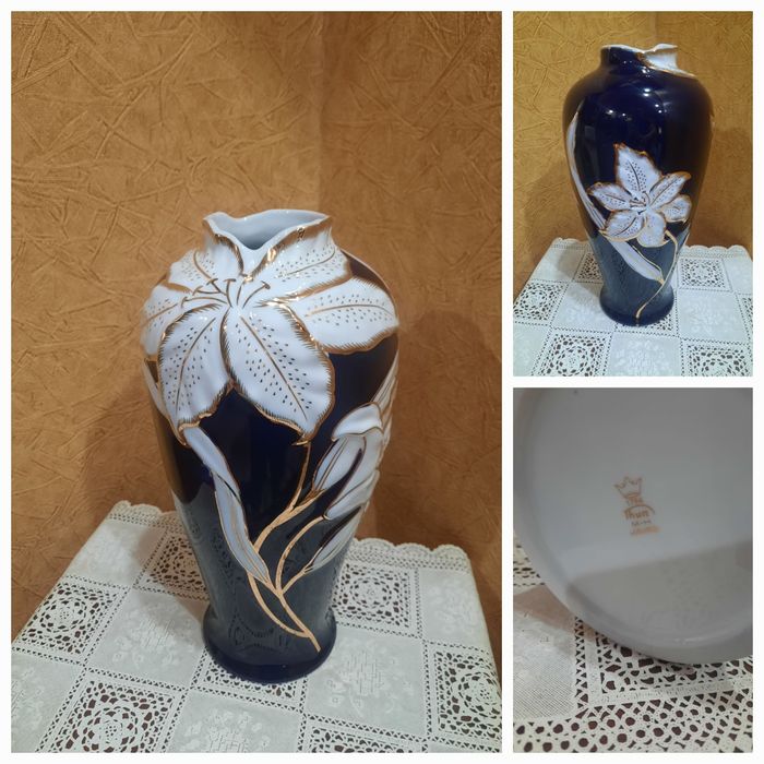 Роскошная  фарфоровая Чешская кобальтовая ваза (бренда Thun), украшенн