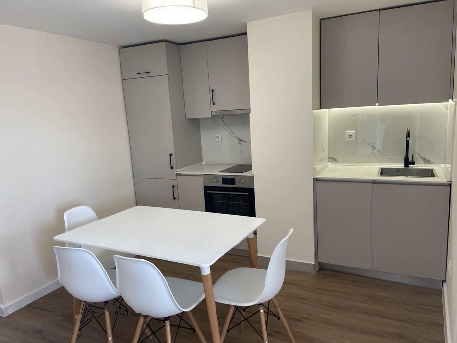 Дава се под наем Тристаен апартамент в София, Център - 76 кв.м за 825 € - Снимка #1