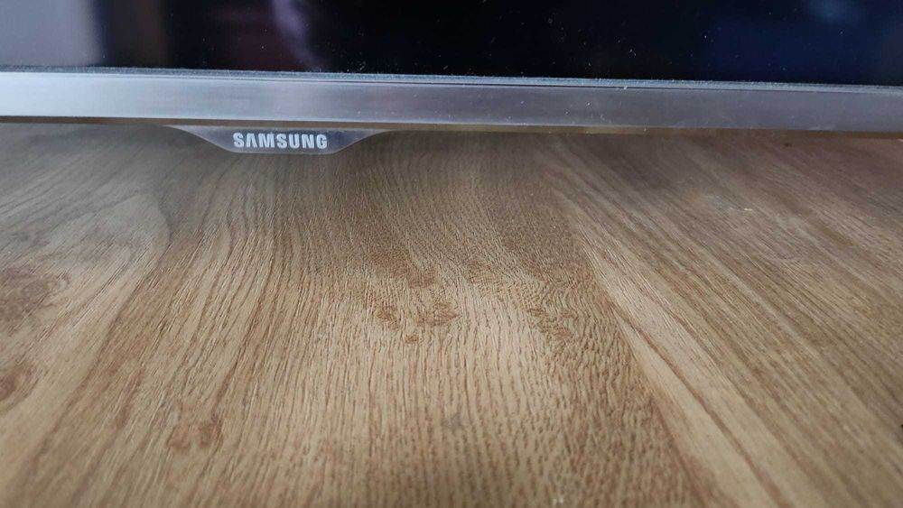 Televizor Samsung cu diagonala de 102 cm