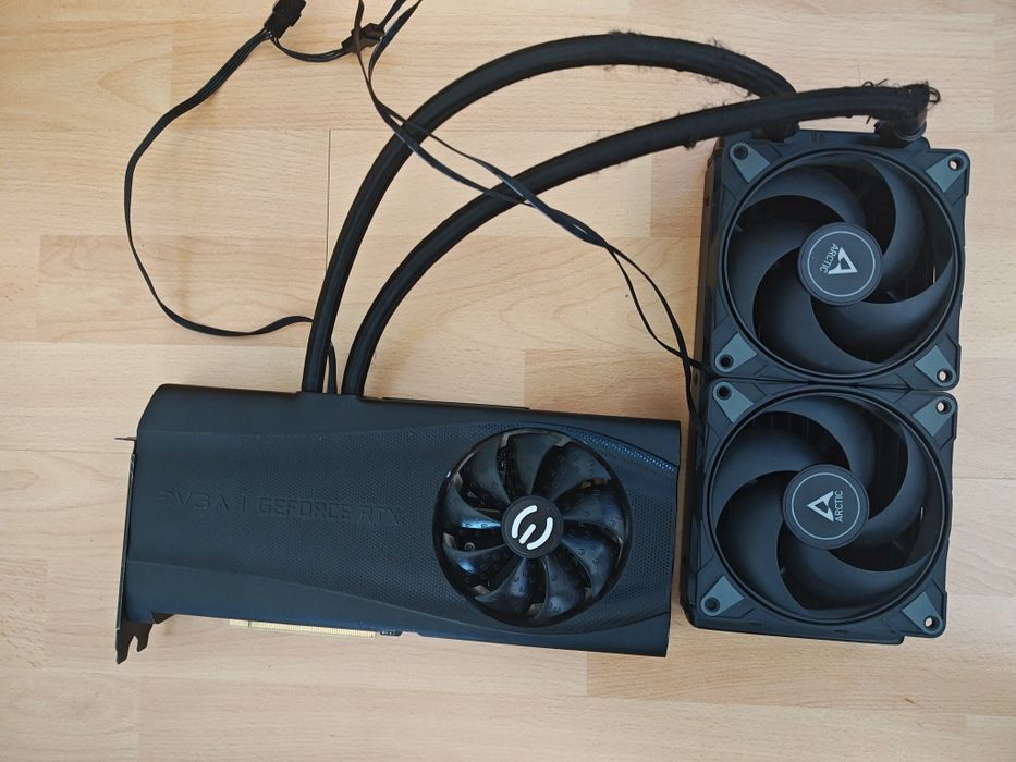 RTX 3080 EVGA cu racire pe lichid modificata