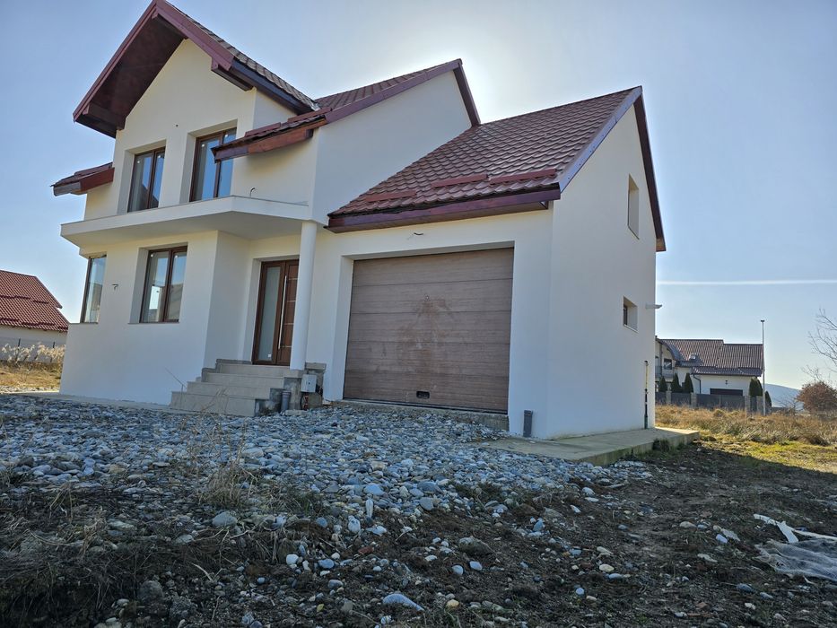 Vând casă Parter+Mansarda Finisata