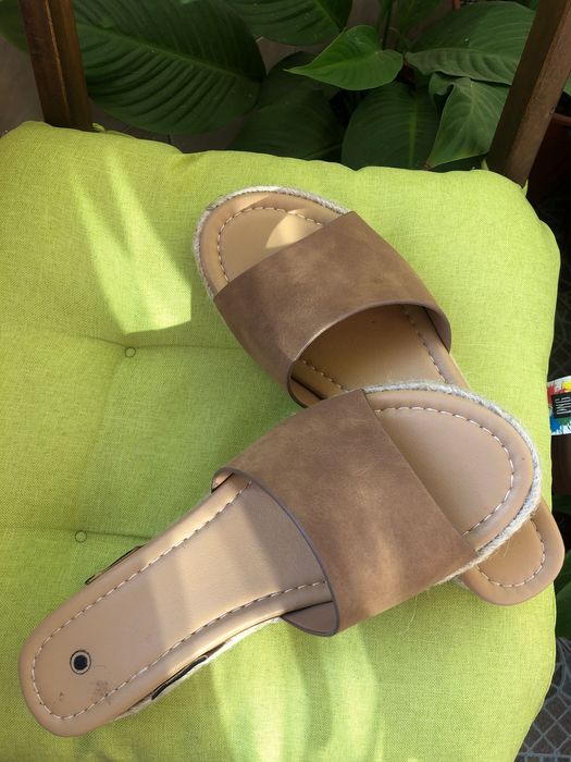 Велурени кафяви чехли