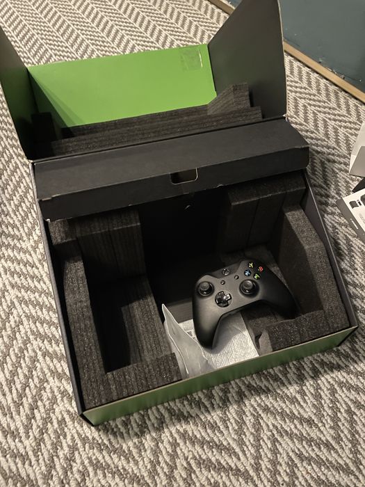Xbox Series X (1 Tb SSD) 1 джойстик