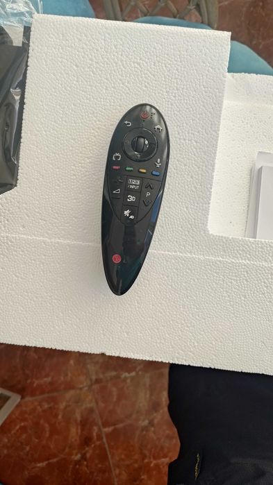 Smart телевизор LG 47 инча + стойка за стена