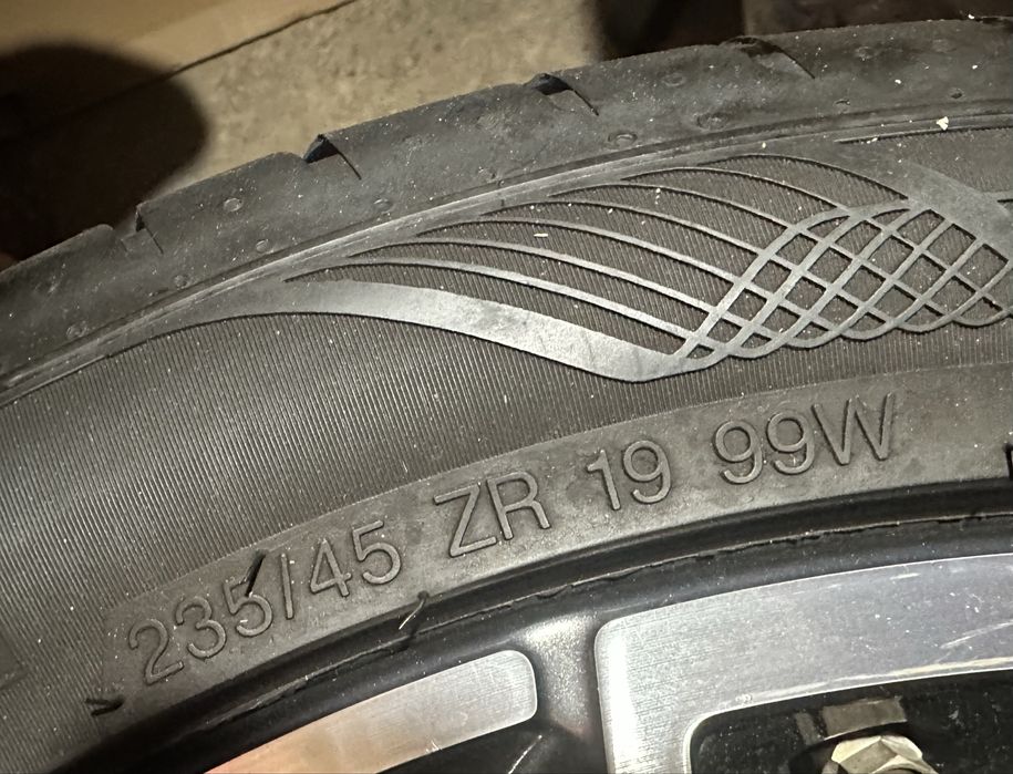 235 45 19 Vredestien 4 броя Mercedes GLA