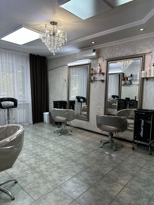 Парихмахерские кресла и мойка