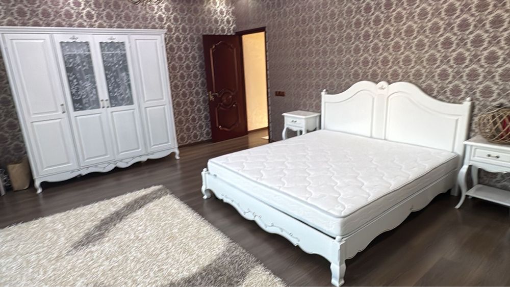 Продается спальный гарнитур