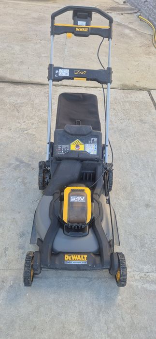 DeWalt косачка на батерия