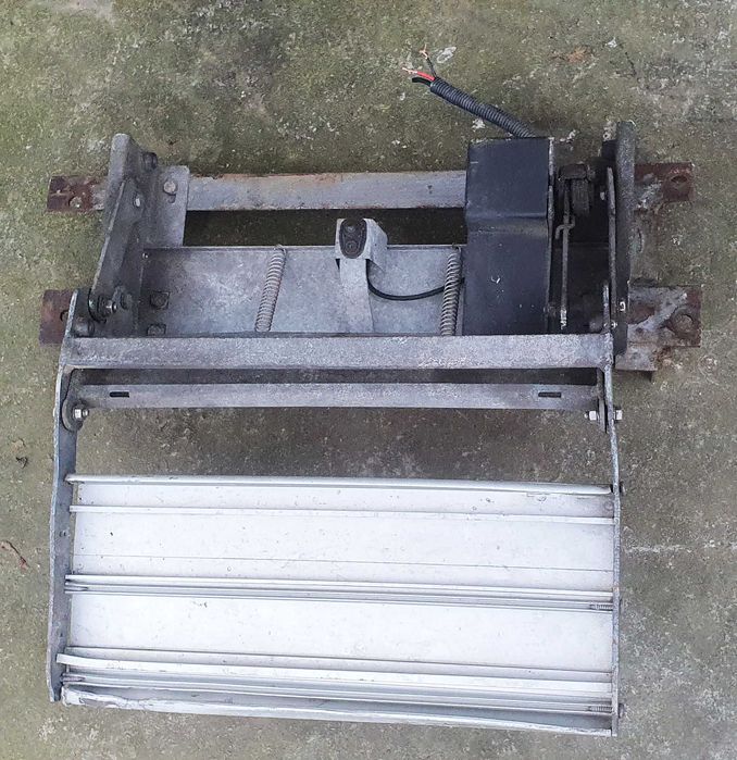 Scarite electrice de la LIPPERT , tip Thule,o singura treapta, defecte