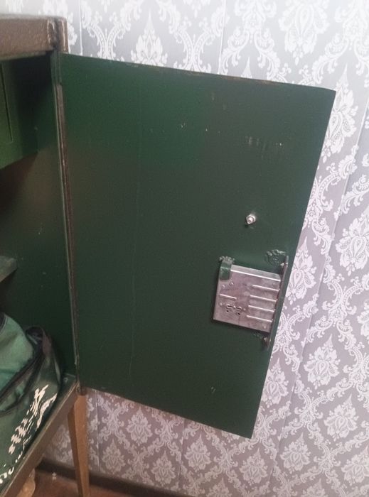 Sef 1.50 x 60 sm qalin materialdan yasalgan holat judda yaxshi