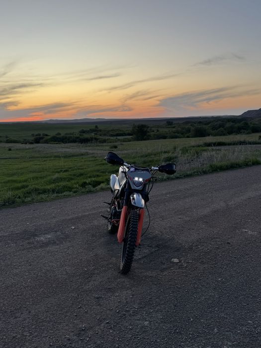 продам эндуро мотоцикл 250куб