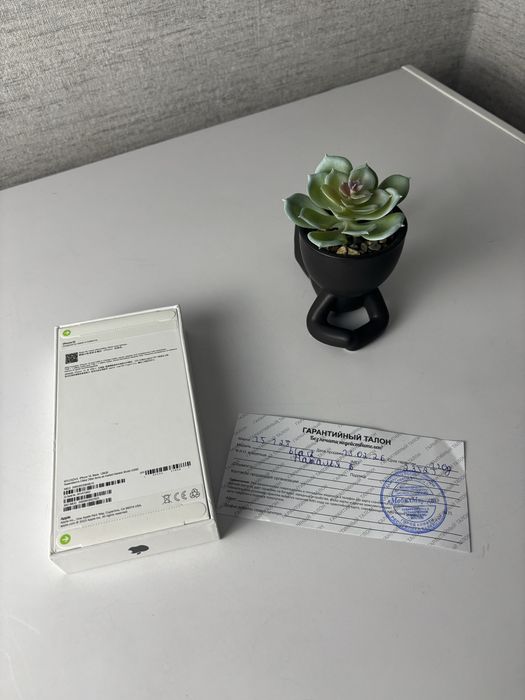 новый айфон 15 с гарантей на год!