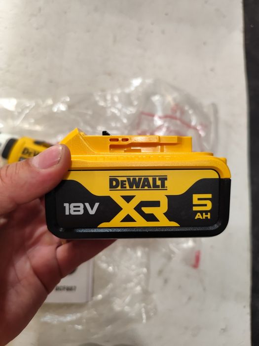 Топ модел акумулаторен импактдрайвър Девалт DeWALT DCF887 + 5Ah