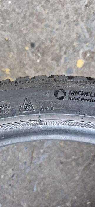 4 anvelope iarna ca si noi Michelin 245/35/20.Pretul este pe bucata.
