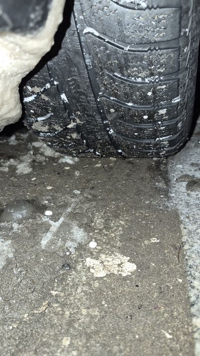 Продам резину состояние хорошее.