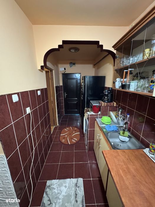 Apartament cu 2 camere, semidecomandat, parter , Aleea Postavaru, Carp