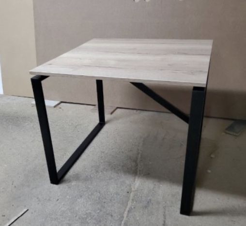 Нови маси / бюра - 2 бр много удобни и красиви