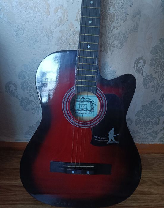 Акустическая гитара (madina 38c)