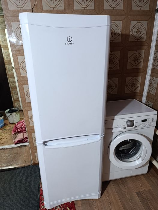 Холодильник Indesit