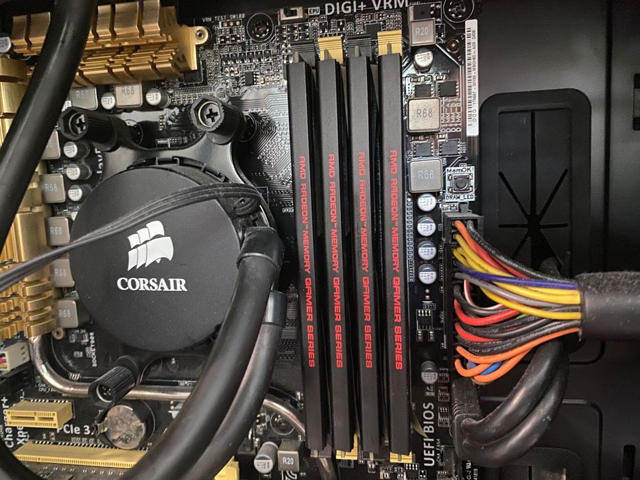 Компютър за лек гейминг и CAD