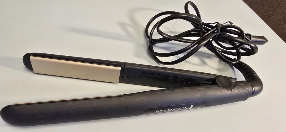 Placa de indreptat parul Remington S1510