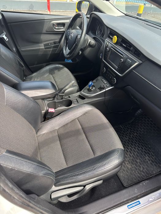 2013 Toyota Auris hibrid, alb perlat, 200000 km Timișoara