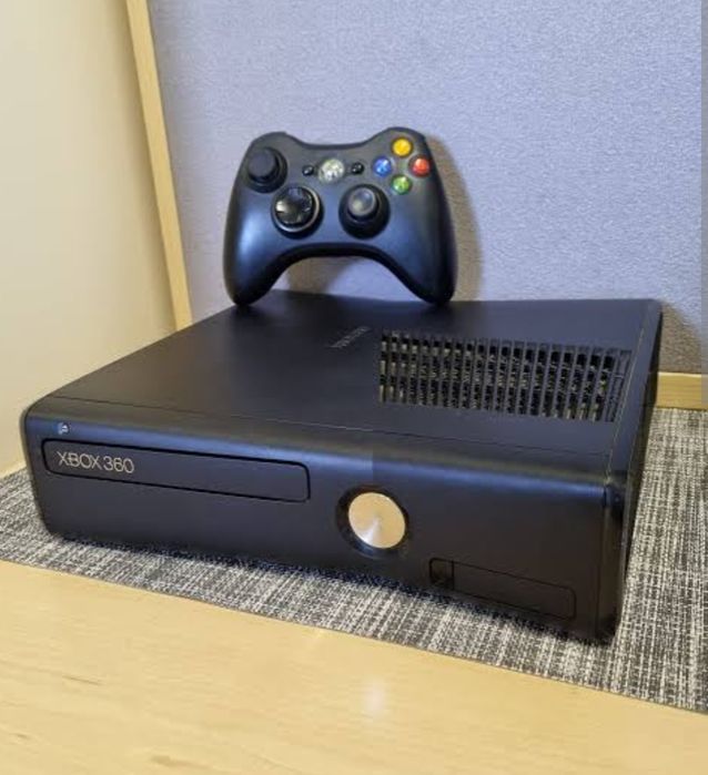 Consola XBOX 360 Slim, 250 GB, 1 maneta