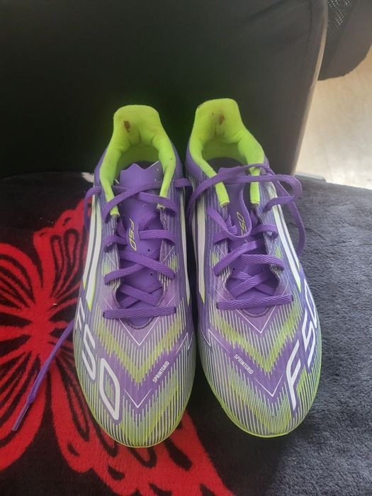 Ghetele Adidas F50 – Mărimea 42