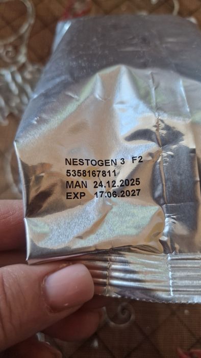 Продам смесь Nestogen 3