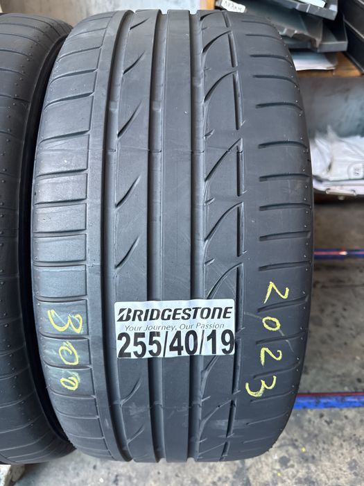 255/40/19 Bridgestone